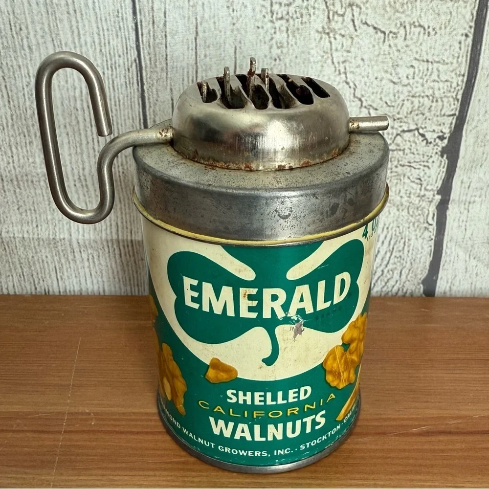 Vintage 40s/50s Emerald Shelled Walnuts 4oz Tin with Turn Key Crusher and Lid - Picture 5 of 5